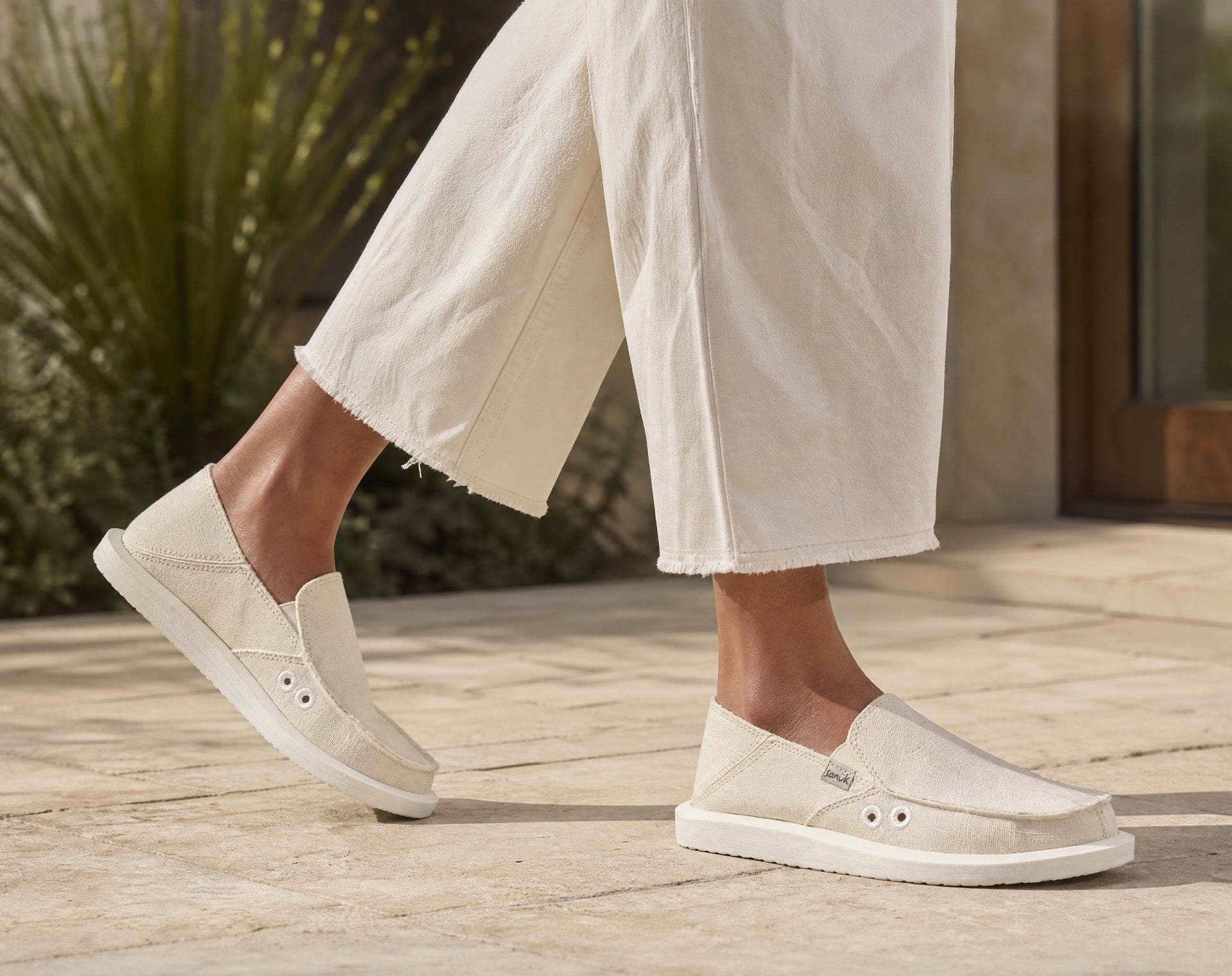 (white)