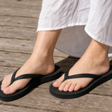 (black)