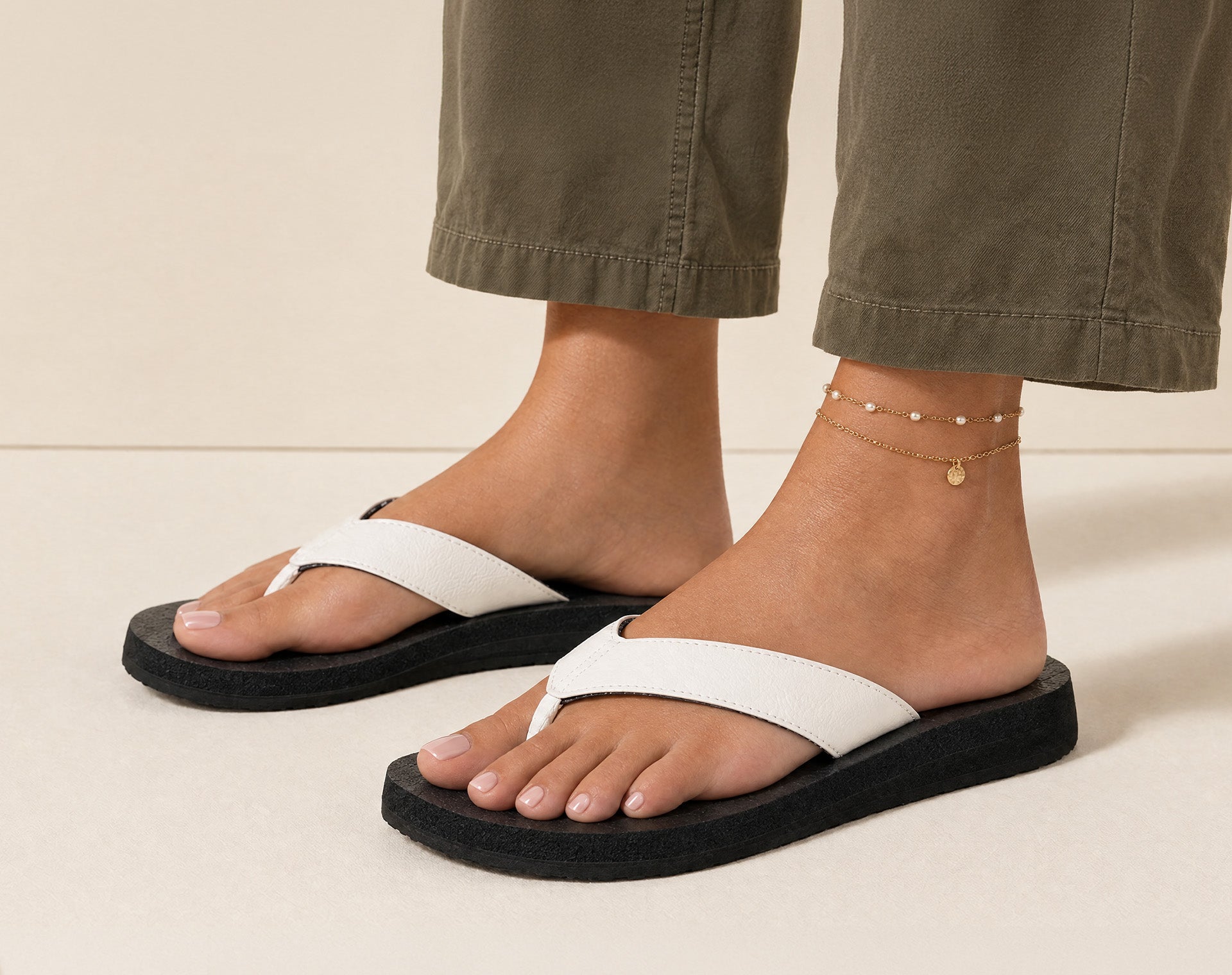 (white / black)