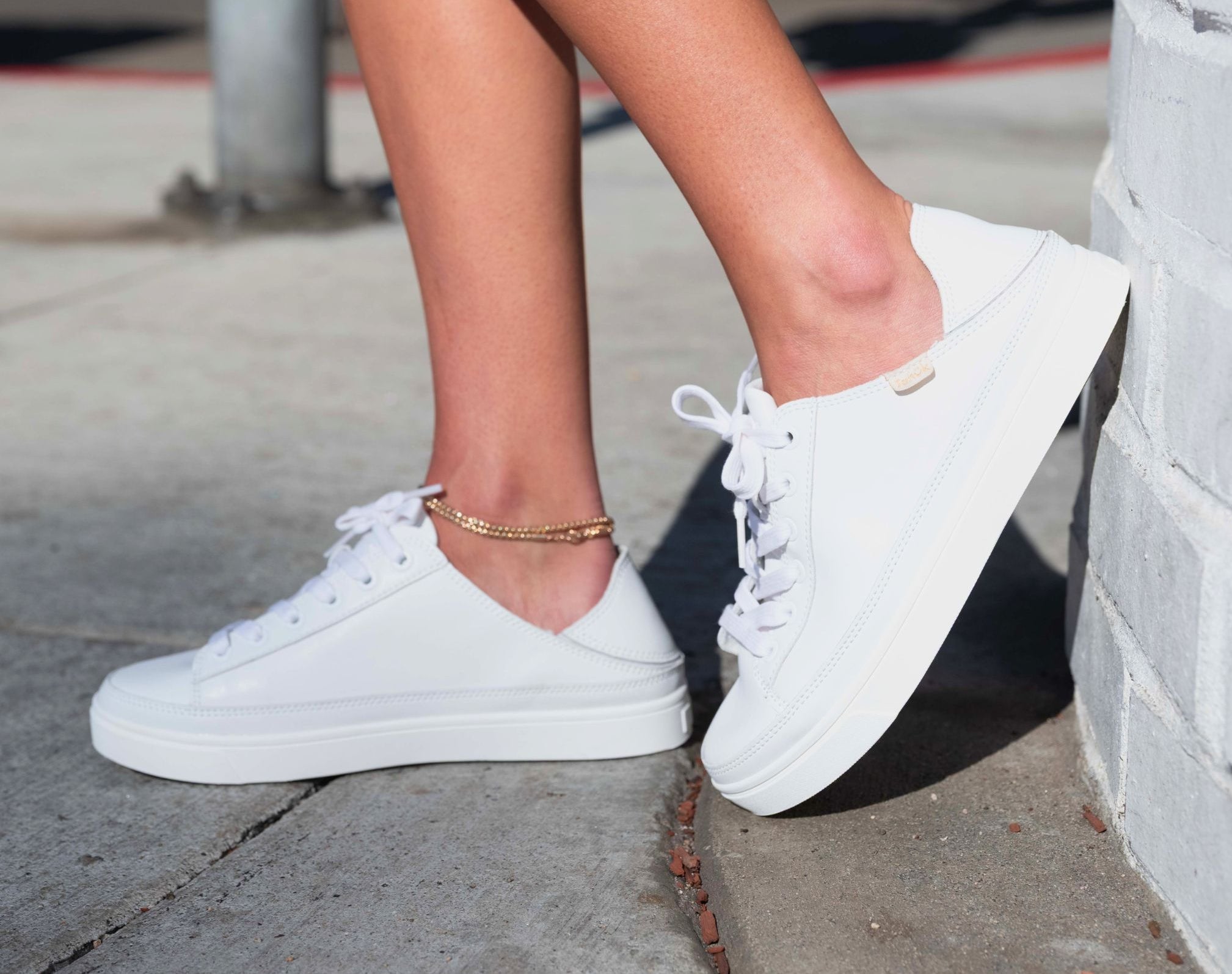 (white)