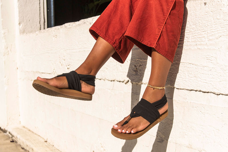 NWOT Women's Sanuk Yoga Sling Sandals Beige Camo 8